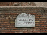 01011 ostia - regio ii - insula iv - terme di nettuno (ii,iv,2) - palestra delle terme - schild.jpg